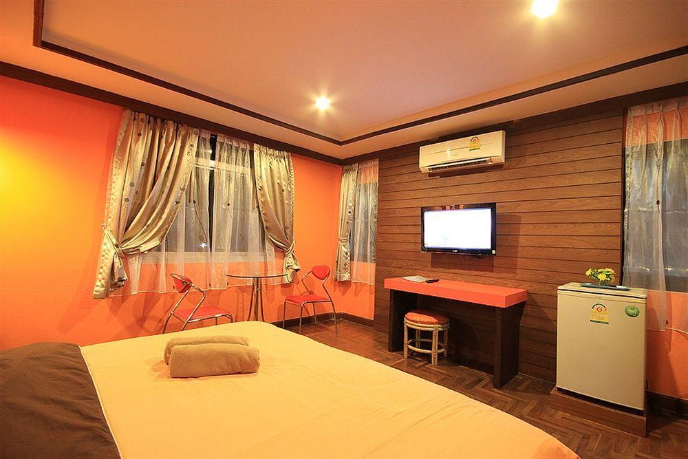 The Palm Delight Lodge Jomtien Beach Exterior photo