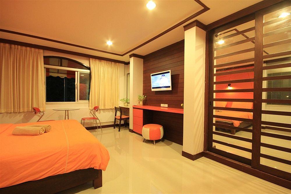 The Palm Delight Lodge Jomtien Beach Exterior photo