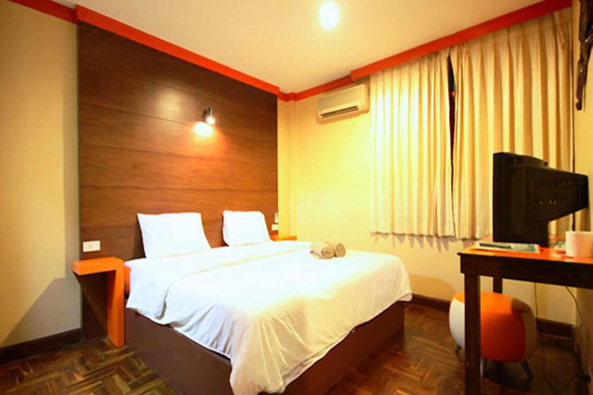 The Palm Delight Lodge Jomtien Beach Exterior photo