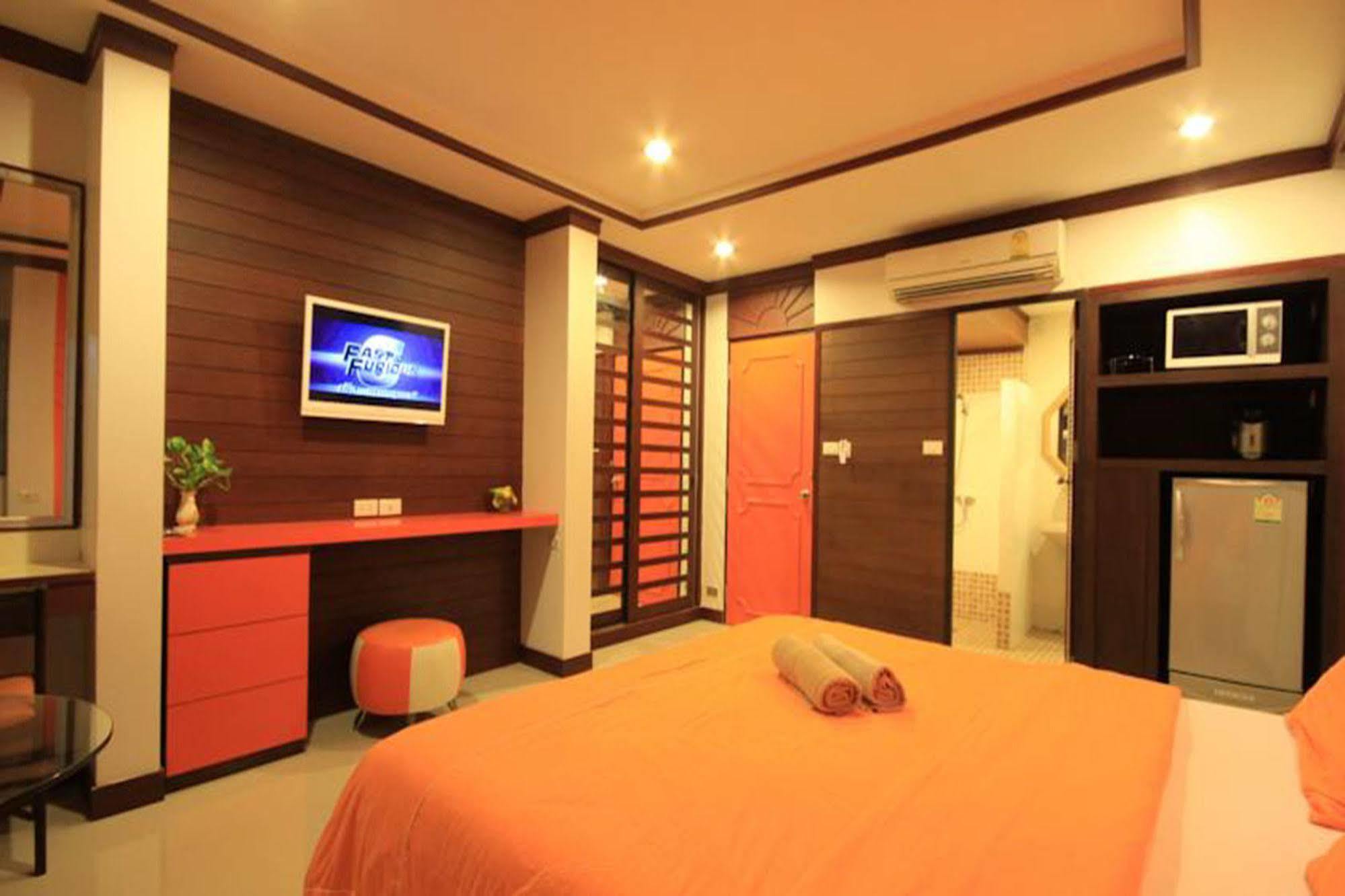 The Palm Delight Lodge Jomtien Beach Exterior photo