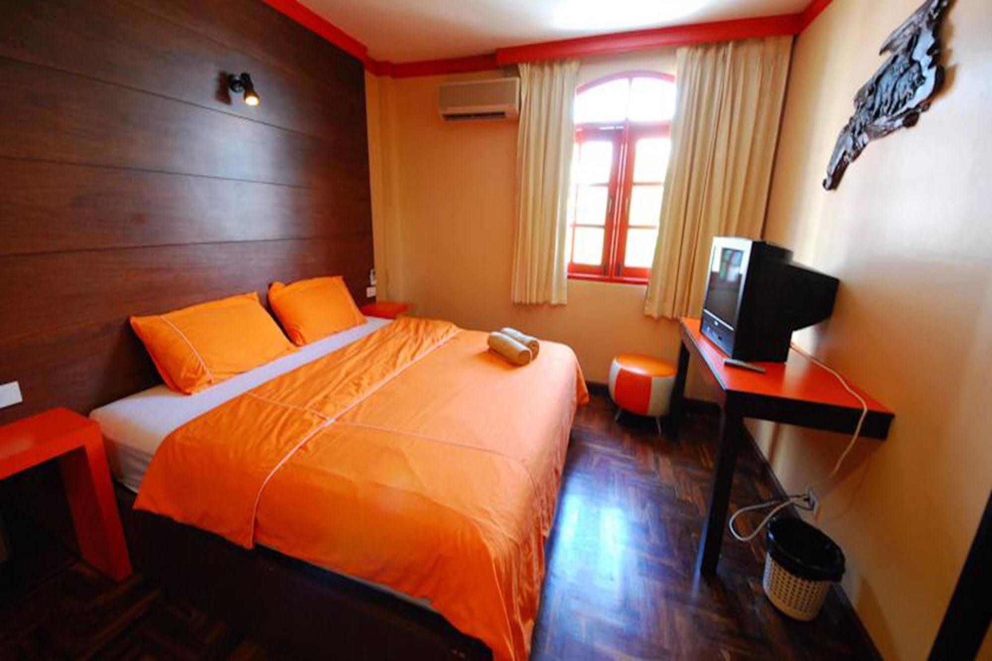 The Palm Delight Lodge Jomtien Beach Exterior photo