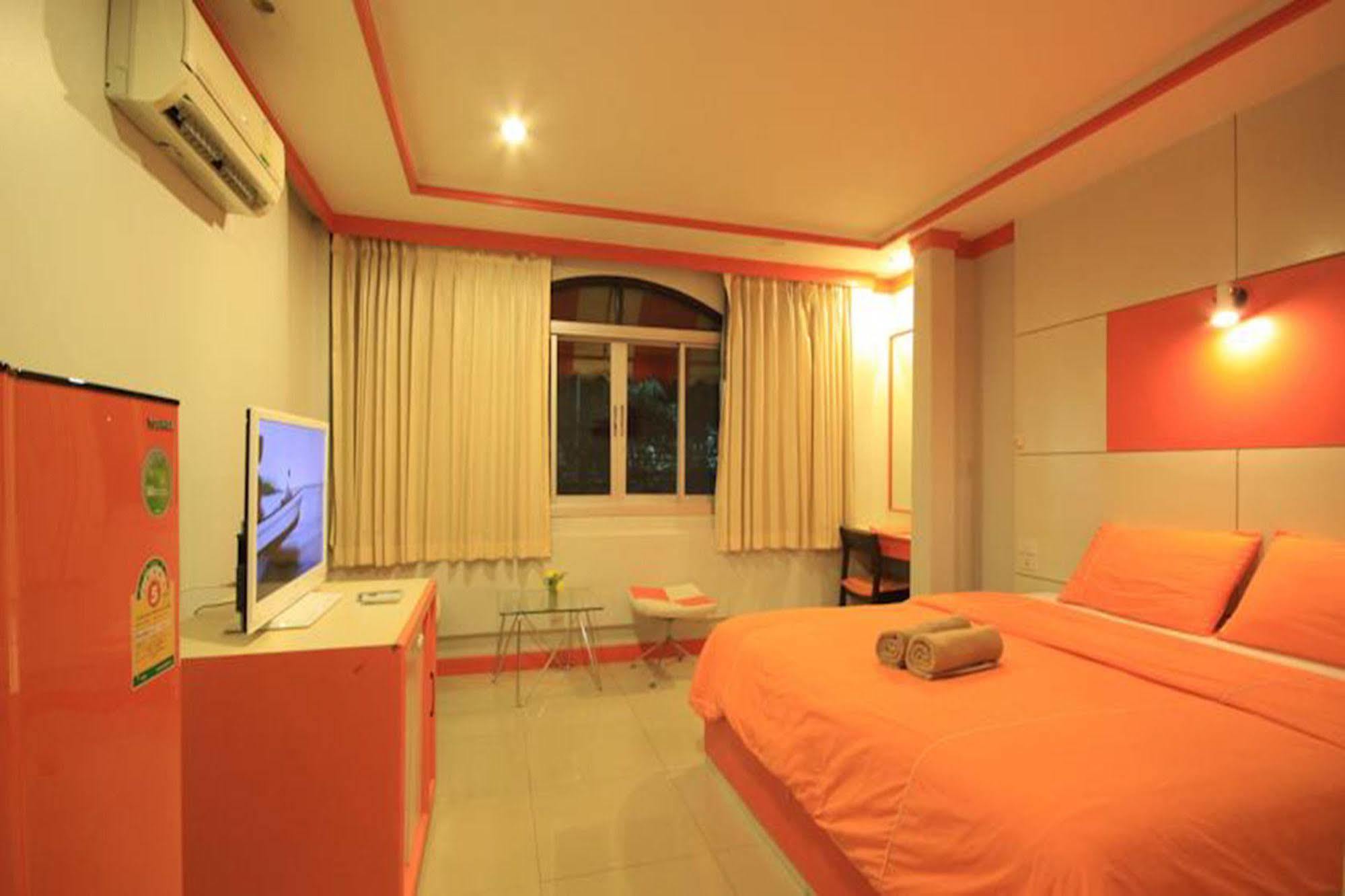 The Palm Delight Lodge Jomtien Beach Exterior photo