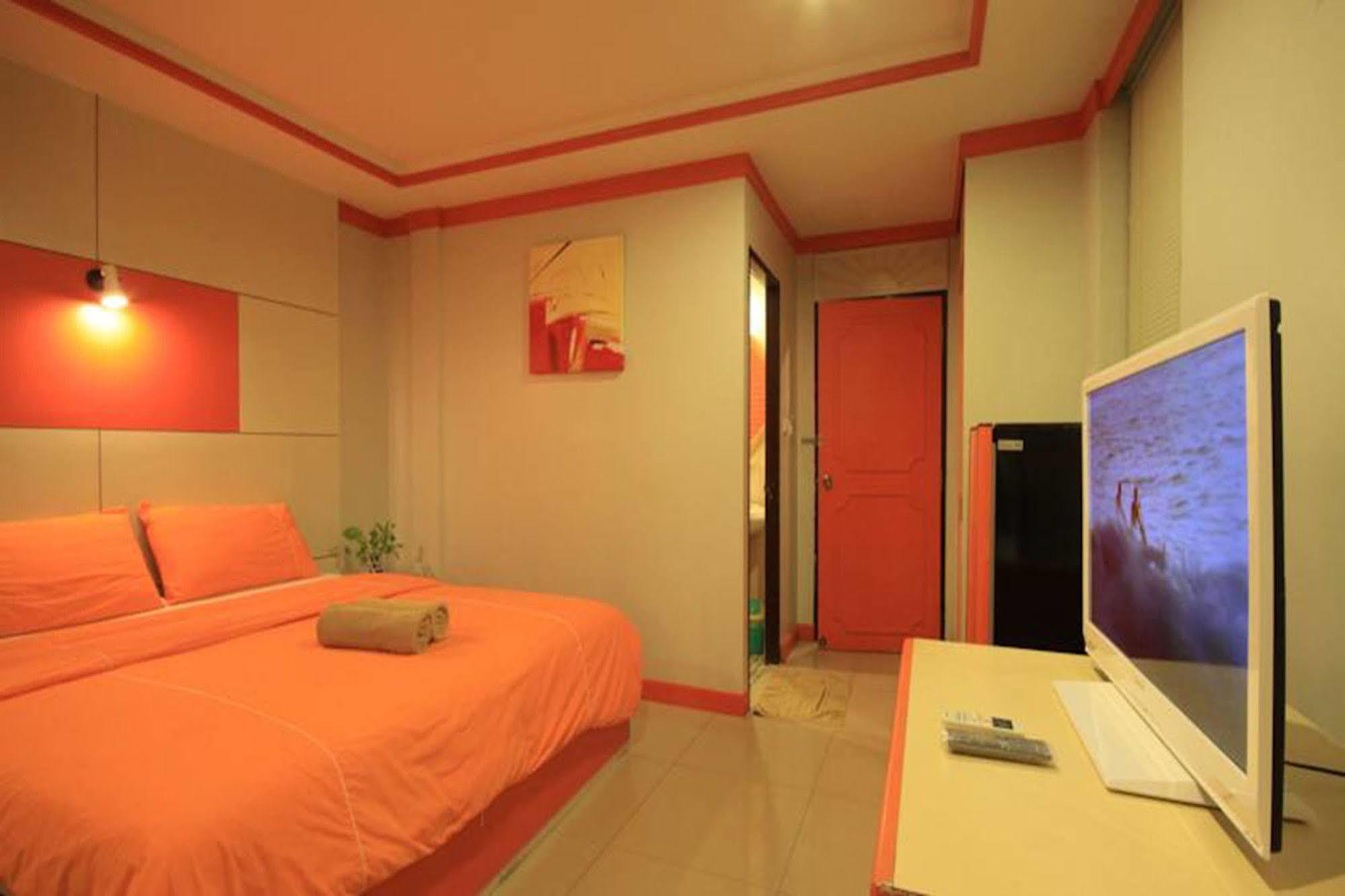 The Palm Delight Lodge Jomtien Beach Exterior photo