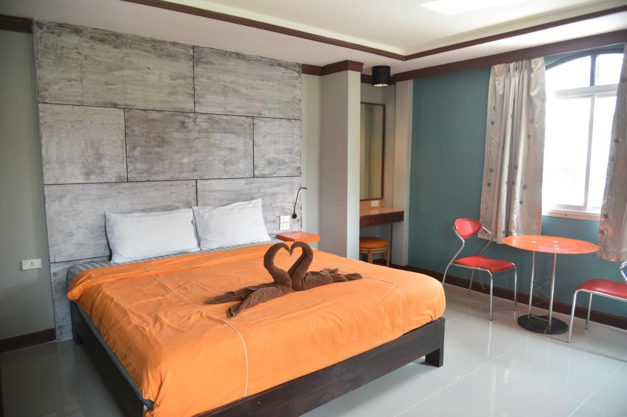 The Palm Delight Lodge Jomtien Beach Exterior photo