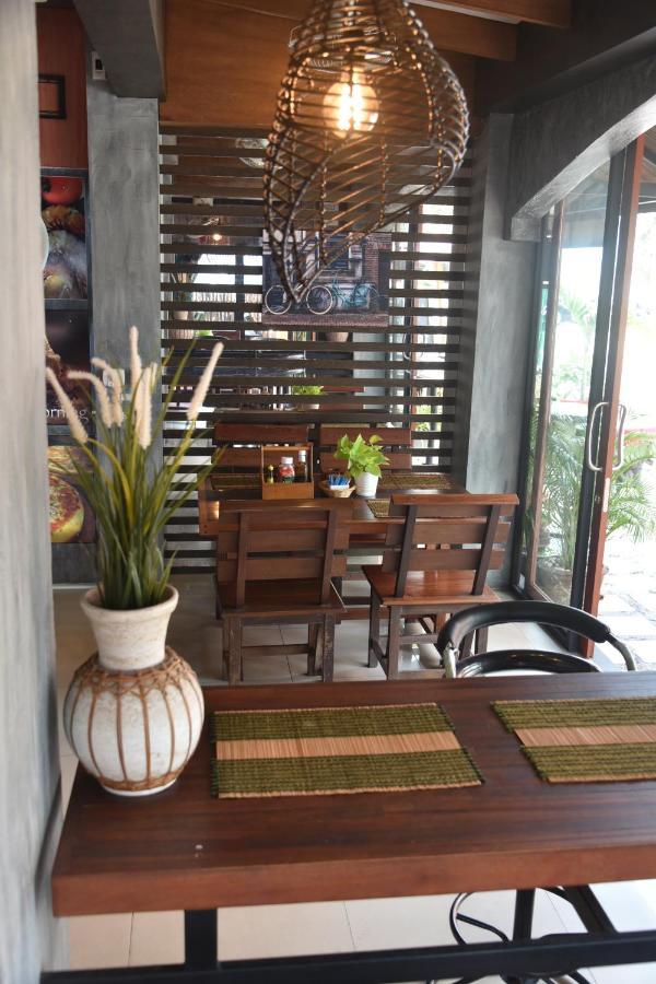 The Palm Delight Lodge Jomtien Beach Exterior photo