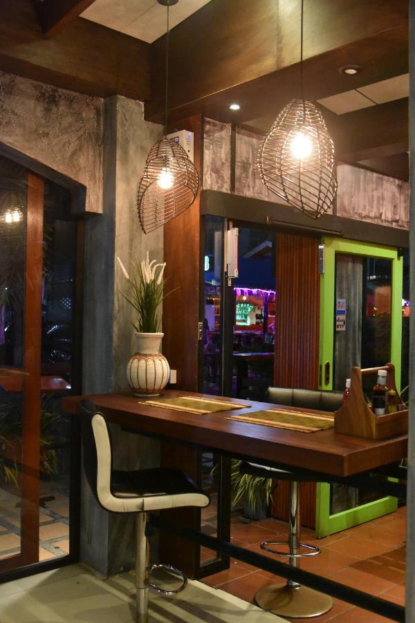 The Palm Delight Lodge Jomtien Beach Exterior photo