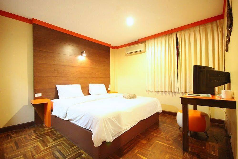 The Palm Delight Lodge Jomtien Beach Exterior photo
